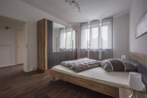 Schlafzimmer einer Musterwohnung in der Landsberger Straße