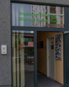 Eingangsbereich des Komm-Haus in Leipzig Grünau