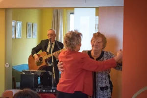 Künstler bei einem musikalischen Seniorennachmittag der WOGETRA