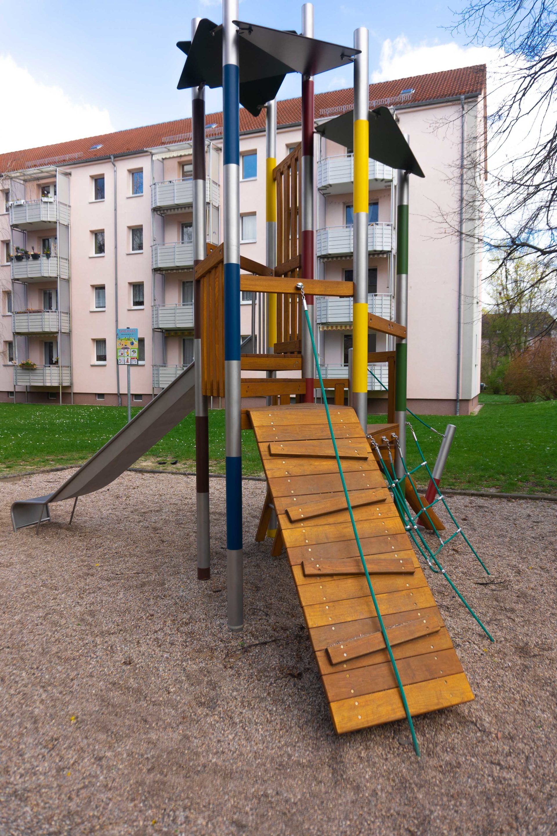 WOGETRA Wohnungsgenossenschaft Leipzig Spielplatz Hannoversche Str Klettergerüst