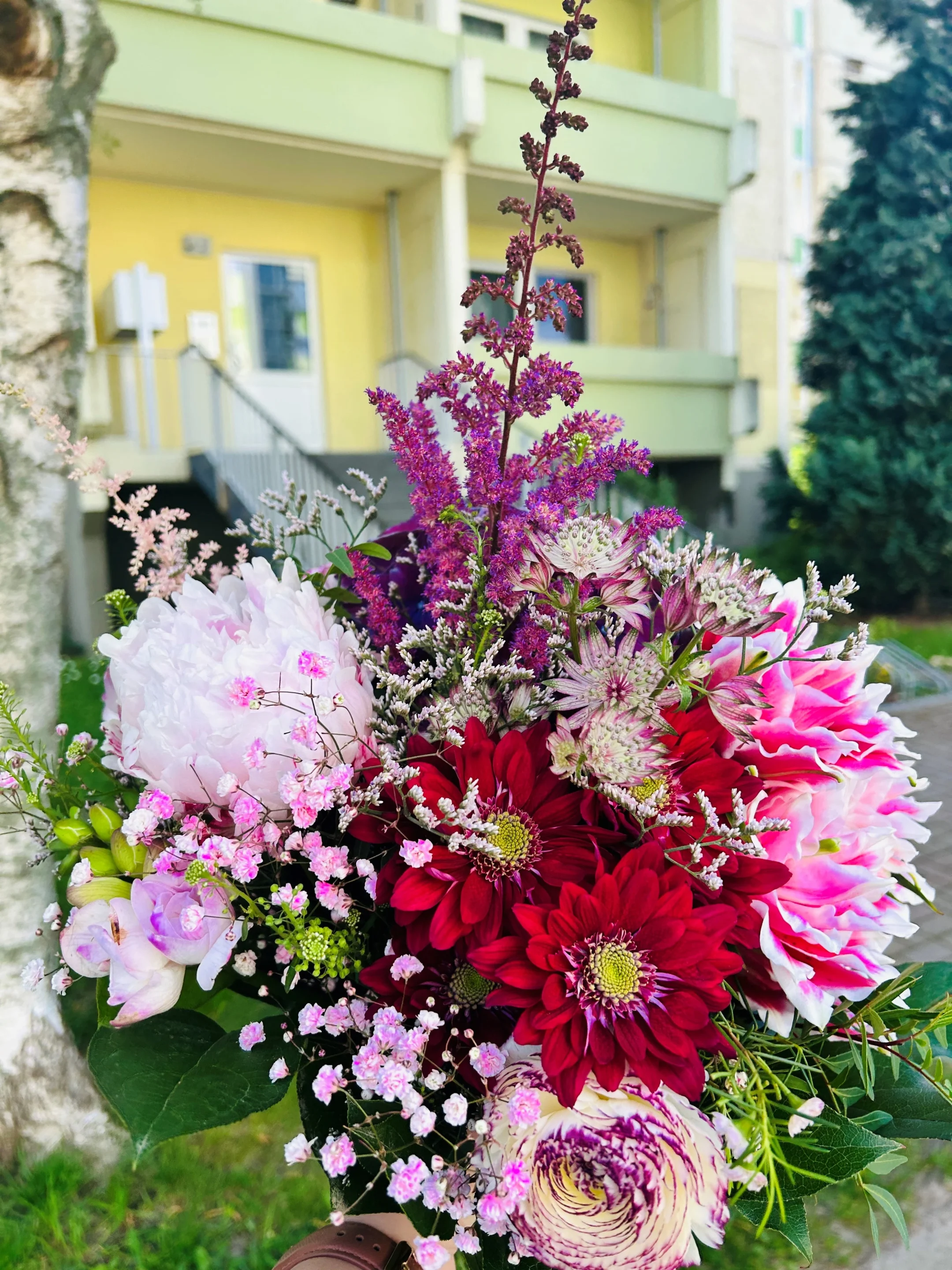 Blumenstrauß als Dankescon für gute Nachbarschaftshilfe in der Ulmer Straße in Leipzig