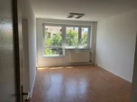 Senioren aufgepasst: 3 Zimmerwohnung mit rollstuhlgerechter Küche - Wohnzimmer