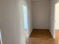 Bezugsfertige 3-Raumwohnung mit Balkon - Flur