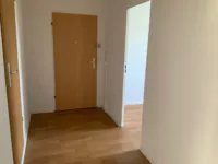 Bezugsfertige 3-Raumwohnung mit Balkon - Flur
