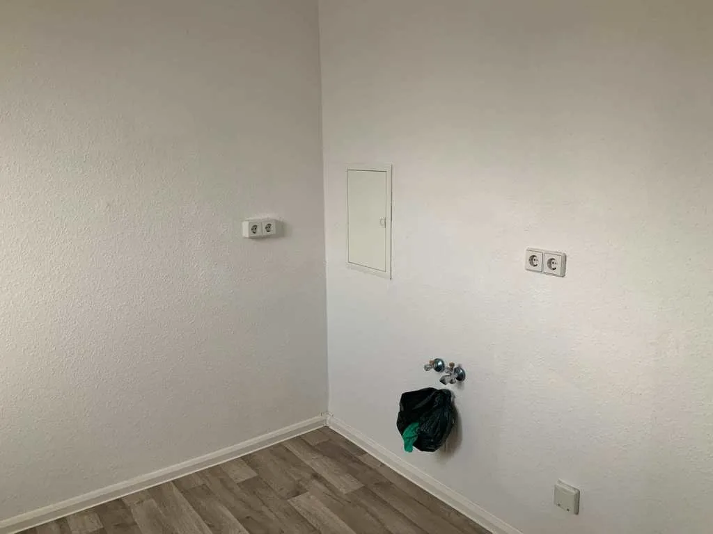 Grünau-Ost: 2 Raumwohnung mit Balkon sucht dich! - Photo 2