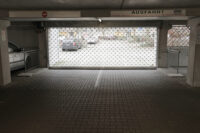 Überdachter Parkhausstellplatz - Parkhaus Einfahrt