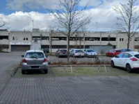 Überdachter Parkhausstellplatz - Parkhaus