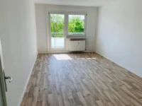 4-Raumwohnung mit Balkon in luftiger Höhe - Wohnzimmer (Beispiel)