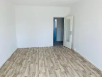 4-Raumwohnung mit Balkon in luftiger Höhe - Wohnzimmer (Beispiel)