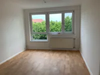 Senioren willkommen: 2-Raumwohnung mit Fahrstuhl und ebenerdiger Dusche - Wohnzimmer