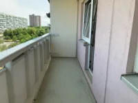 Umgebaute 2-Zimmerwohnung mit Abstellraum und großer Küche - Balkon