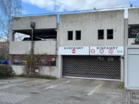 unüberdachter Stellplatz im Parkhaus - Aussenansichten