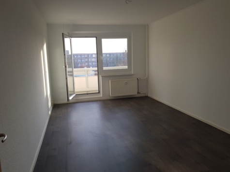 Familien aufgepasst – große, geräumige 4 Raumwohnung mit Balkon, Grünau-Mitte, Breisgaustr. 77
