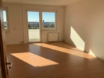 Große 3-Raumwohnung mit Balkon in Grünau-Mitte sucht neue Mieter - Wohnzimmer