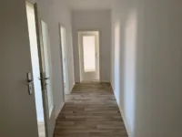 Nur mit Wohnberechtigungsschein: großzügig geschnittene 2-Raumwohnung - Flur