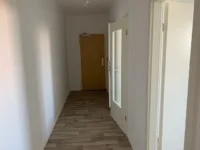 Nur mit Wohnberechtigungsschein: großzügig geschnittene 2-Raumwohnung - Flur