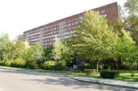 Frisch sanierte 2-Zimmerwohnung mit ebenerdigem Eingang, Aufzug und Wohnküche - Außenansicht