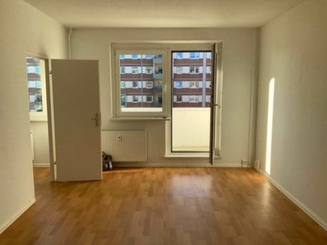 3-Zimmerwohnung mit ebenerdigem Hauseingang und Aufzug, Grünau-Mitte, Ludwigsburger Str. 22