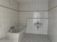 Großzügige 2-Zimmerwohung mit Aufzug in Zentrumsnähe sucht neue Mieter! - Bad mit Wanne