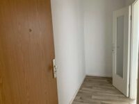 Senioren aufgepasst: 1-Raumwohnung mit Dusche, Balkon und separater Küche - Flur (Beispiel)