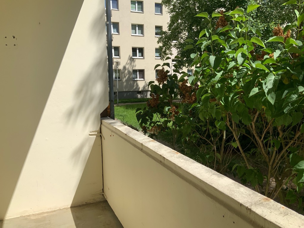 Senioren aufgepasst: 1-Raumwohnung mit Dusche, Balkon und separater Küche - Photo 2