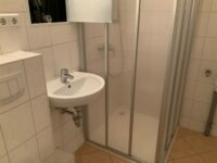 Senioren aufgepasst: 1-Raumwohnung mit Dusche, Balkon und separater Küche - Bad