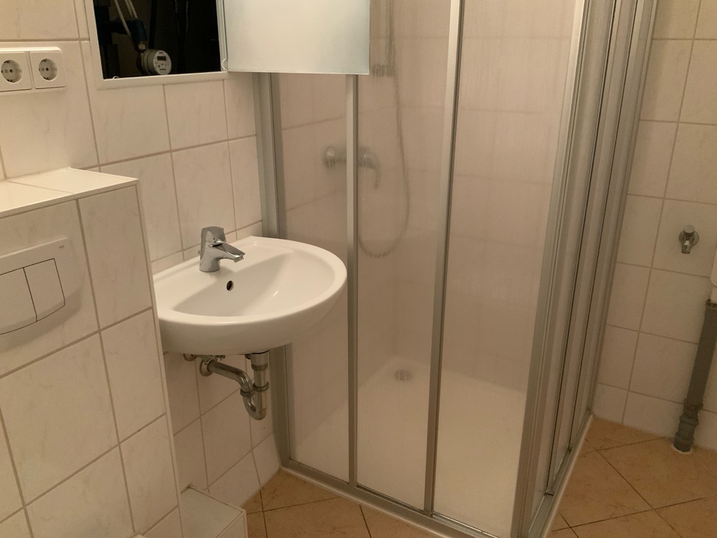 Senioren aufgepasst: 1-Raumwohnung mit Dusche, Balkon und separater Küche - Photo 1